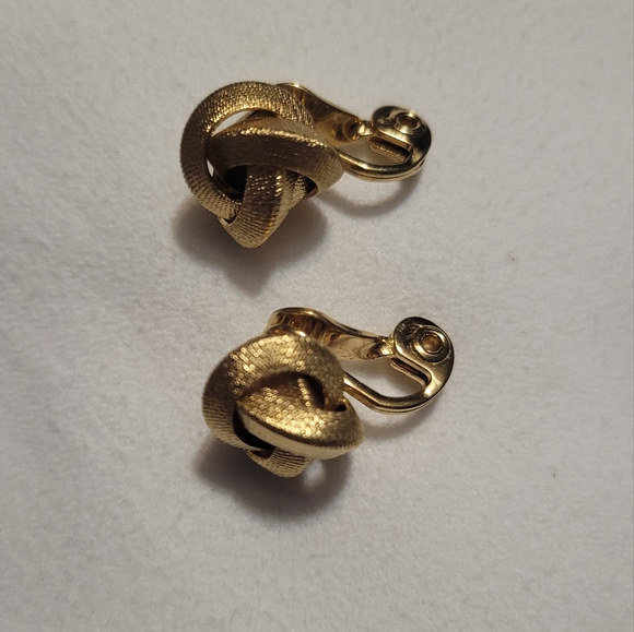 Vintage Clip-on Earring Set of 3 - Tradition and Monet 🍍 - Picture 2 of 7